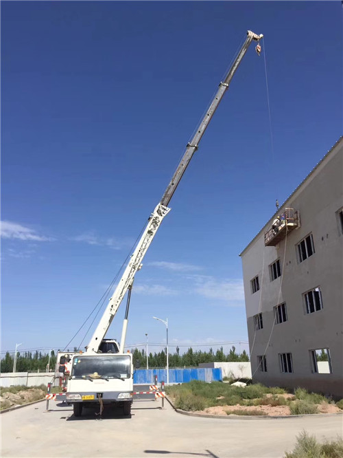 江津区“轻装强干”—— 吊车的 “轻量化臂架” 技术